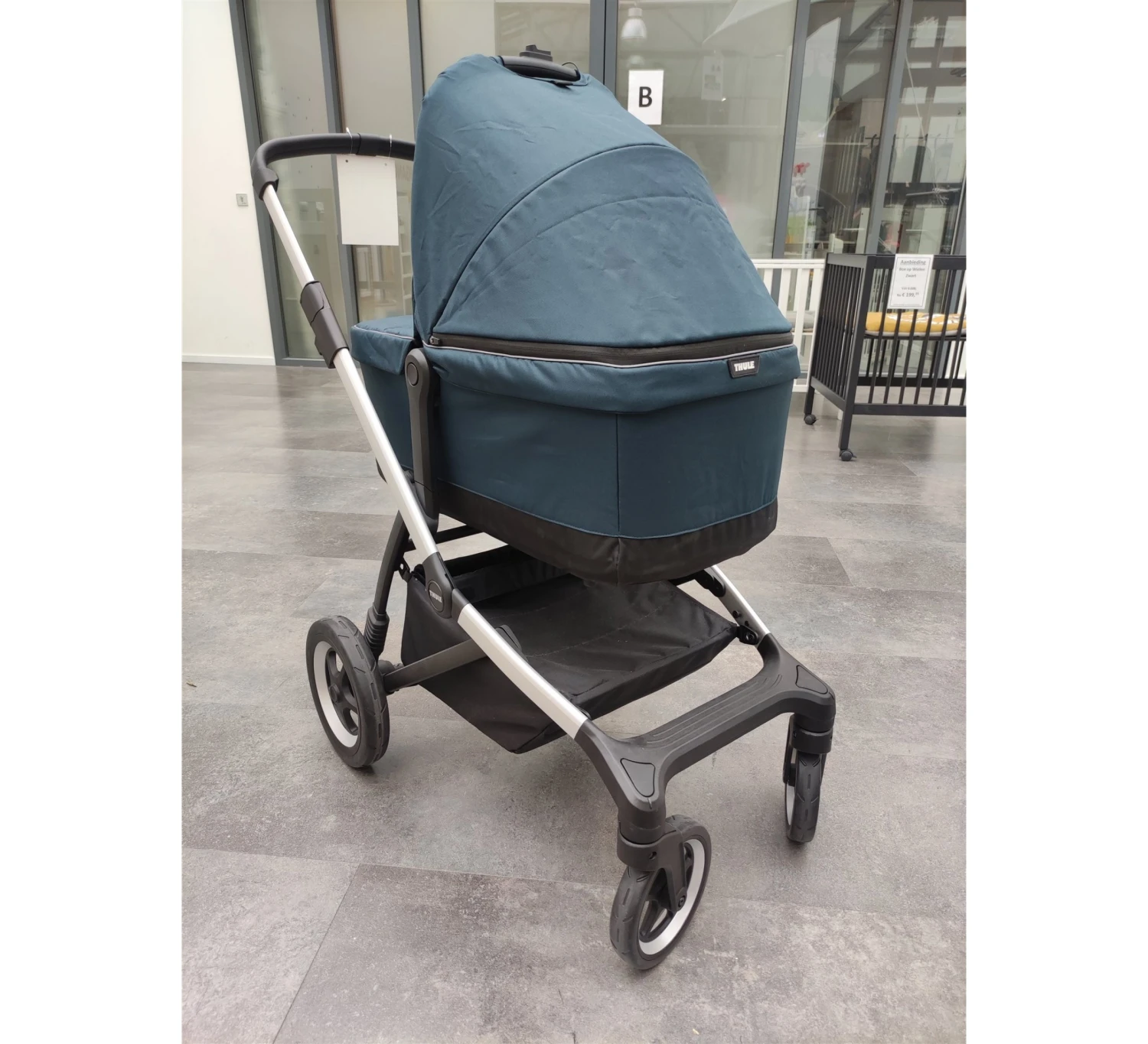 Thule Sleek Kinderwagen - Showmodel 4 Thule Sleek Kinderwagen - Showmodel - Image 2