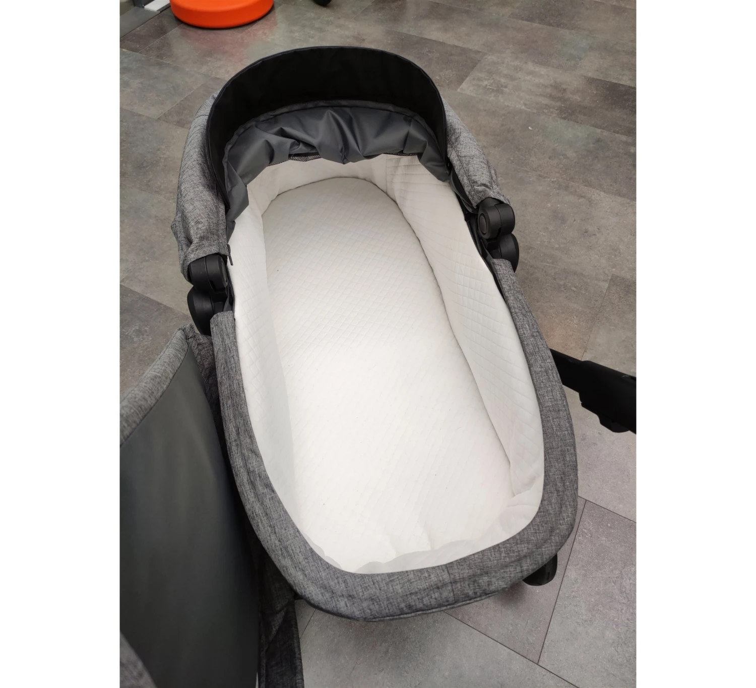 Thule Sleek Kinderwagen - Showmodel 8 Thule Sleek Kinderwagen - Showmodel - Image 6